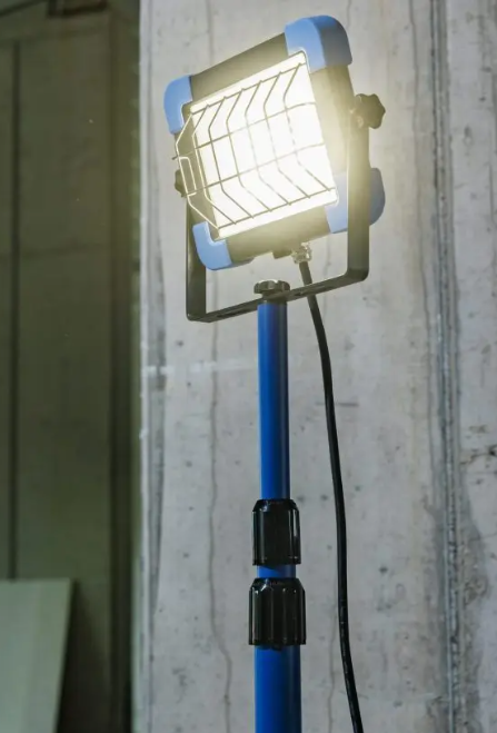 Slimline Pro Chip-LED Strahler mit Stativ 50 W
