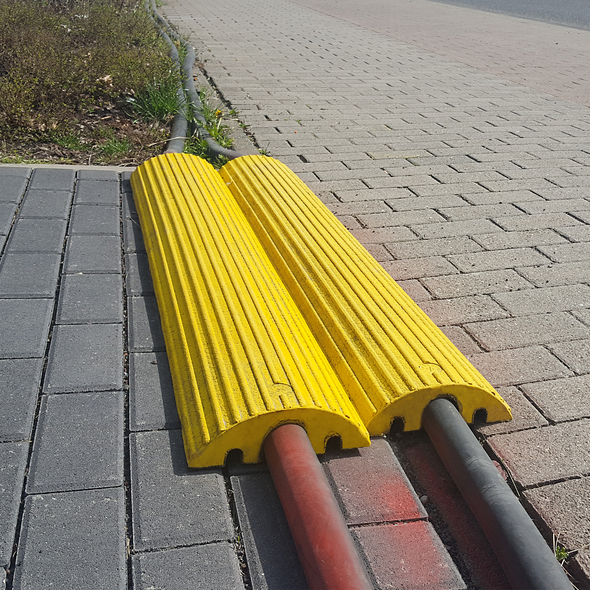 MORAVIA Kabel-Überfahrbrücke 1200mm gelb